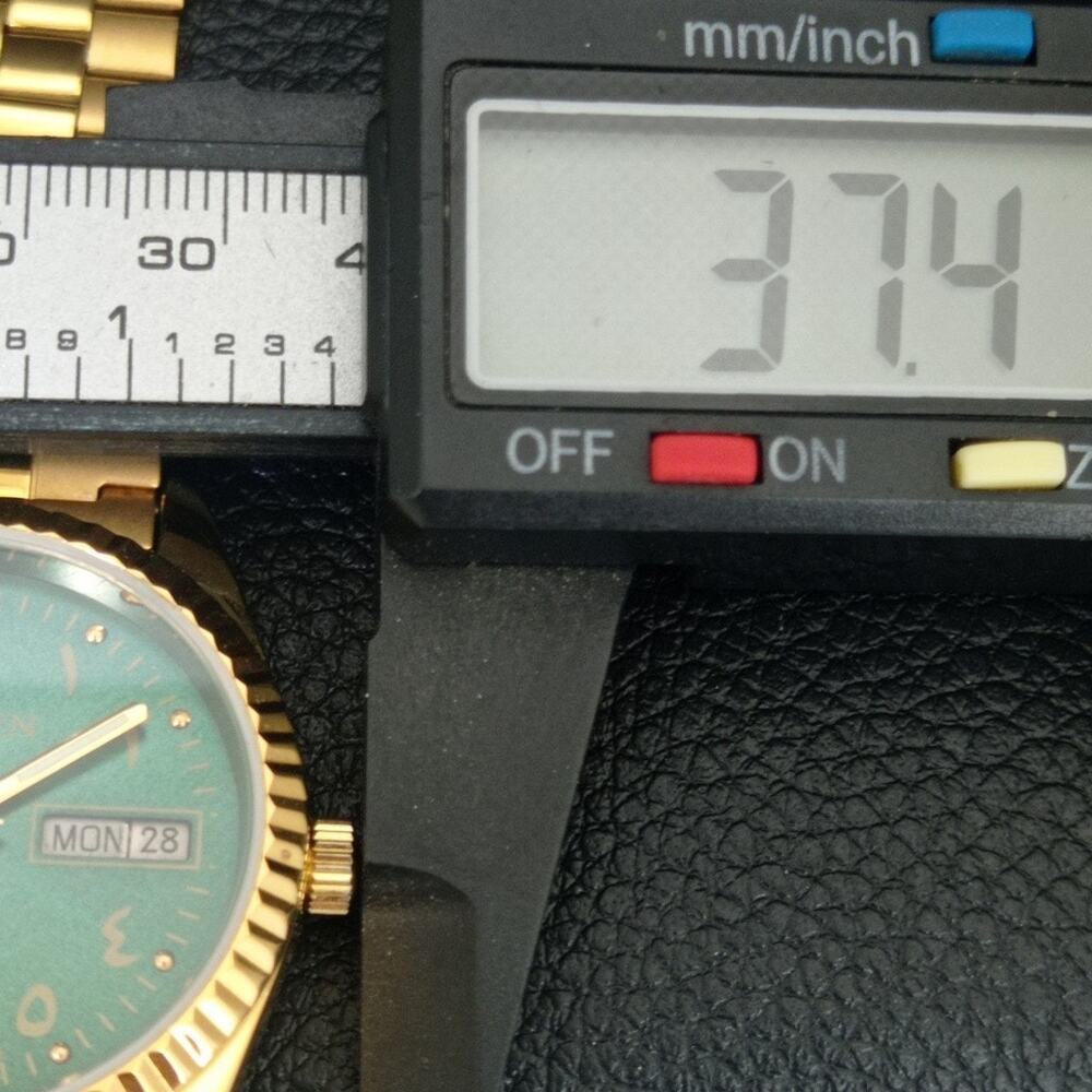 Vintage 1983 Citizen Automatic Mens Gold Watch W/daydate & Green accents - Picture 7 of 10